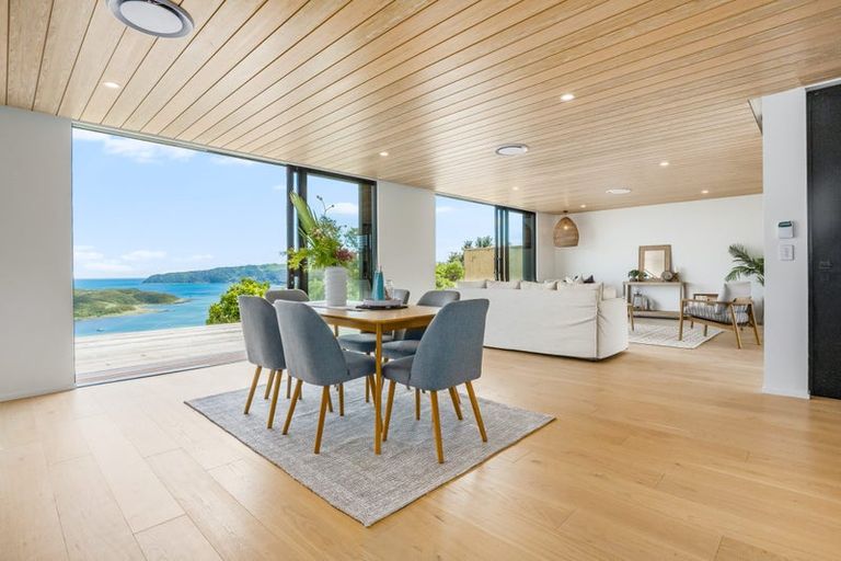 Photo of property in 11 Lauderdale Road, Papakowhai, Porirua, 5024