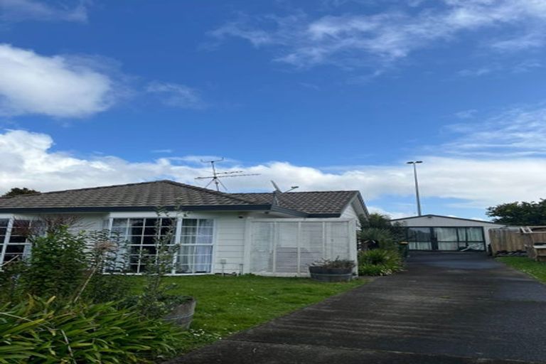 Photo of property in 24 Randwick Place, Randwick Park, Auckland, 2105