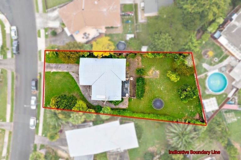 Photo of property in 12 La Trobe Street, Pakuranga Heights, Auckland, 2010