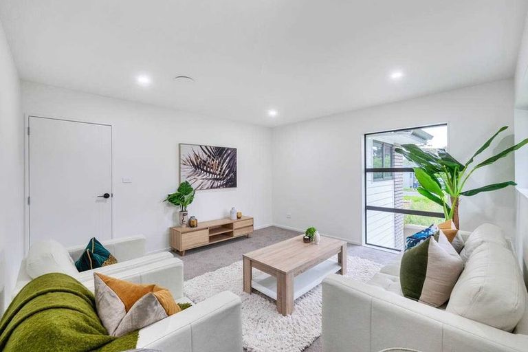 Photo of property in 4 Springbank Lane, Te Atatu Peninsula, Auckland, 0610