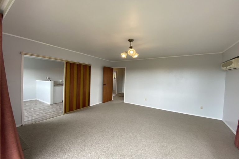 Photo of property in 2/9 Evans Road, Glen Eden, Auckland, 0602