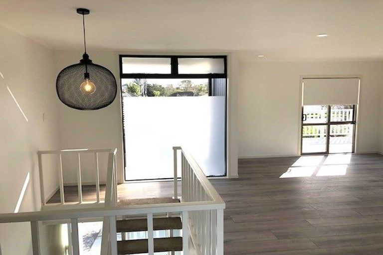 Photo of property in 2/12 Stanley Avenue, Milford, Auckland, 0620