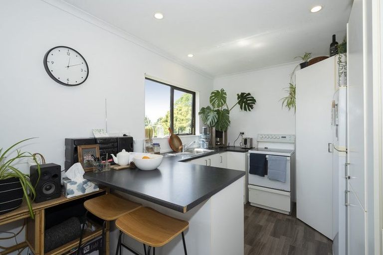 Photo of property in 28 Beauchamp Drive, Massey, Auckland, 0614