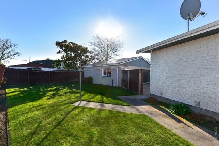 Photo of property in 6 Monteath Place, Redwood, Christchurch, 8051