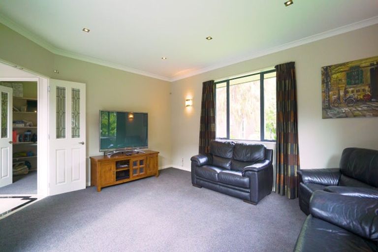 Photo of property in 10 Deavoll Place, Heathcote Valley, Christchurch, 8022