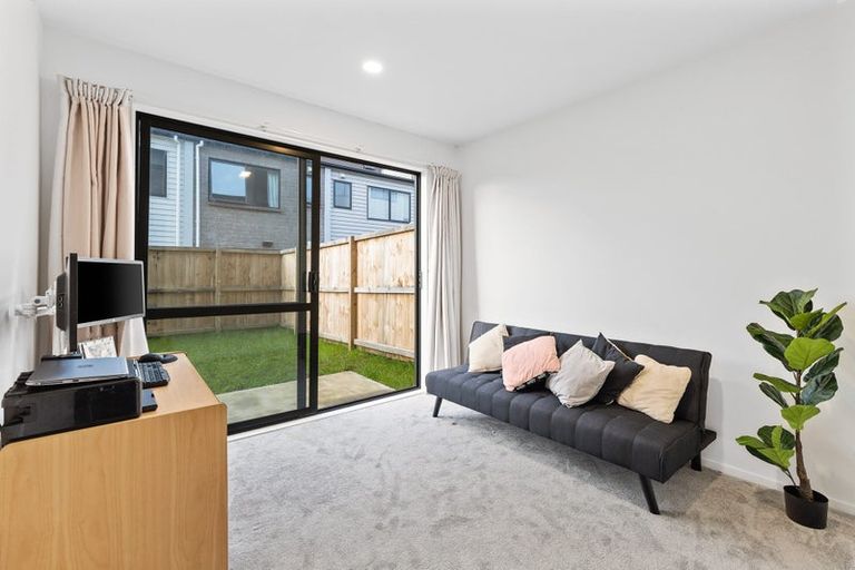 Photo of property in 5 Bloom Crescent, Sunnyvale, Auckland, 0612