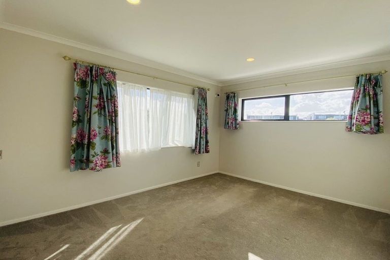 Photo of property in 55 Bordeaux Parade, Te Atatu South, Auckland, 0610