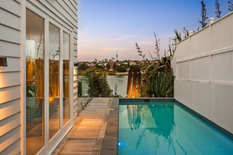 Photo of property in 1 Bangor Street, Point Chevalier, Auckland, 1022