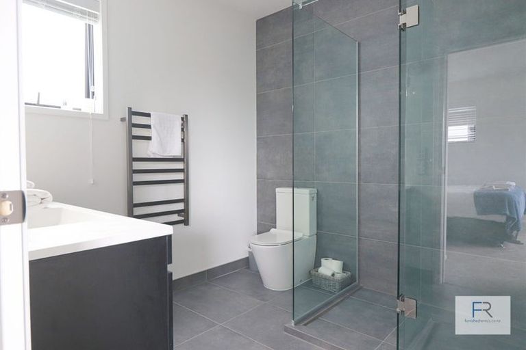 Photo of property in 4 Tapuwae Way, Mangere Bridge, Auckland, 2022