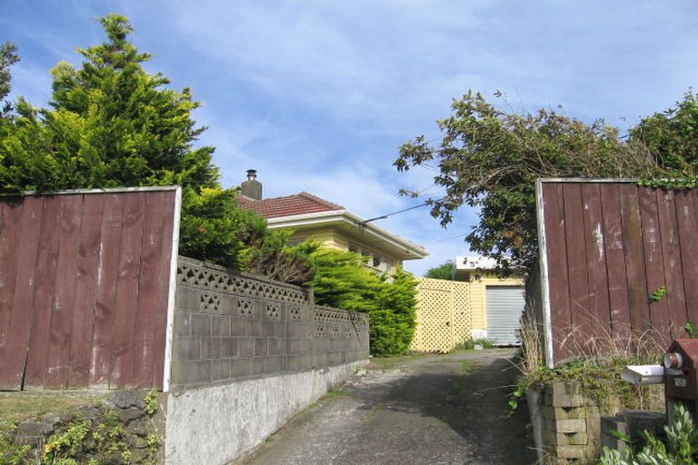 Photo of property in 16 Chester Road, Tawa, Wellington, 5028