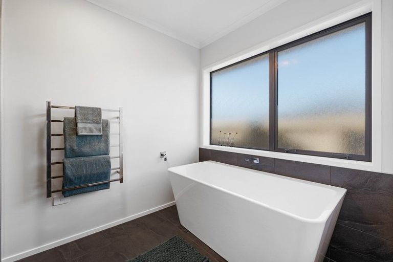 Photo of property in 1 Condor Crescent, Waiwhakaiho, New Plymouth, 4312