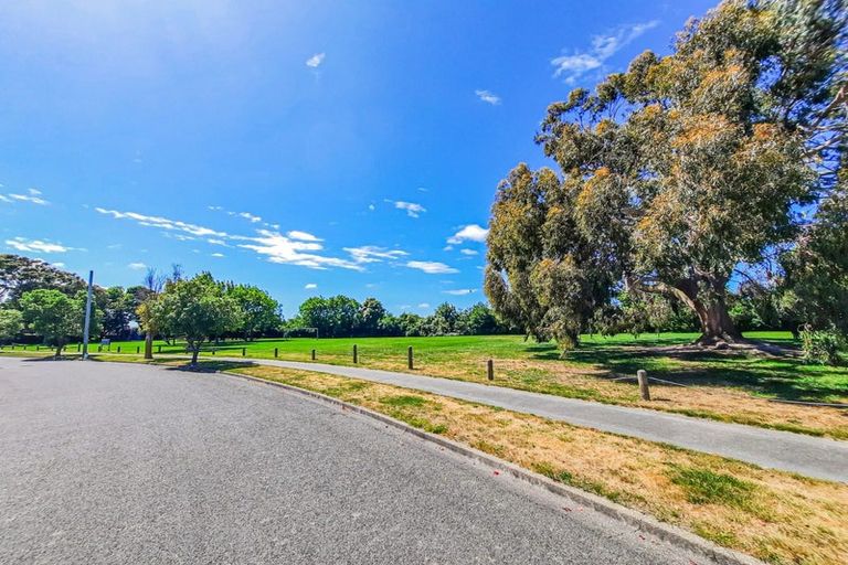 Photo of property in 22 Sevenoaks Drive, Bryndwr, Christchurch, 8053