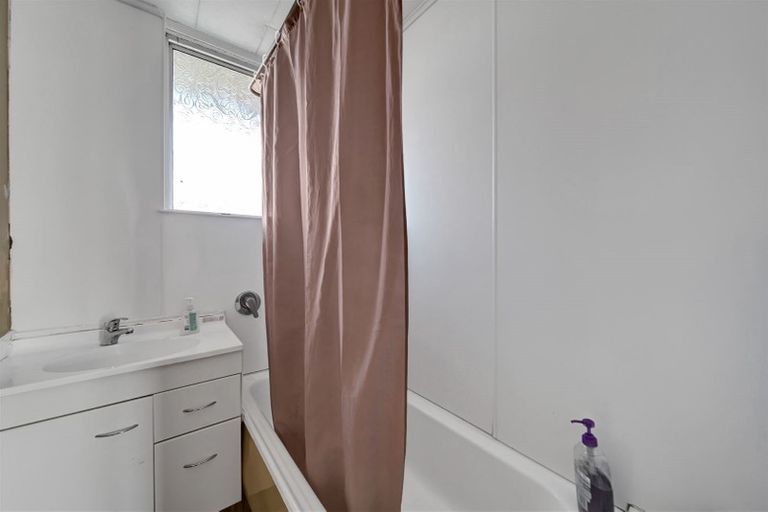 Photo of property in 1/15 Rimu Street, New Lynn, Auckland, 0600