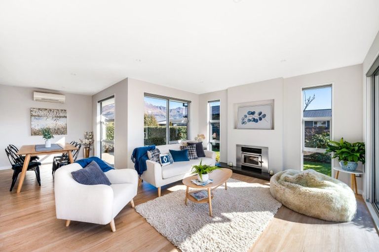 Photo of property in 11 Sunnyside Lane, Wanaka, 9305