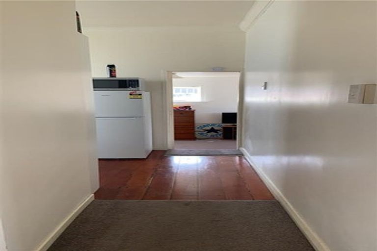Photo of property in 6 Maratahu Street, Westown, New Plymouth, 4310