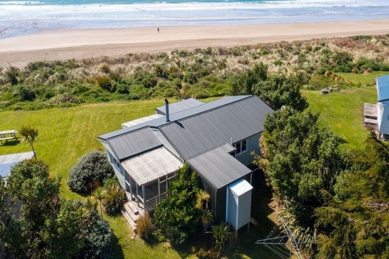 Photo of property in 501 Waikawa Curio Bay Road, Curio Bay, Tokanui, 9884