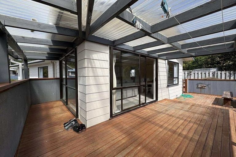 Photo of property in 3 Fenchurch Grove, Stokes Valley, Lower Hutt, 5019