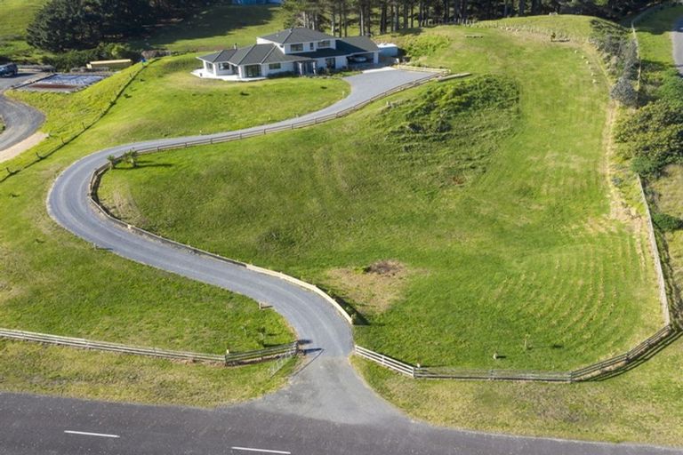 Photo of property in 100 Harakeke Road, Te Horo, Otaki, 5581