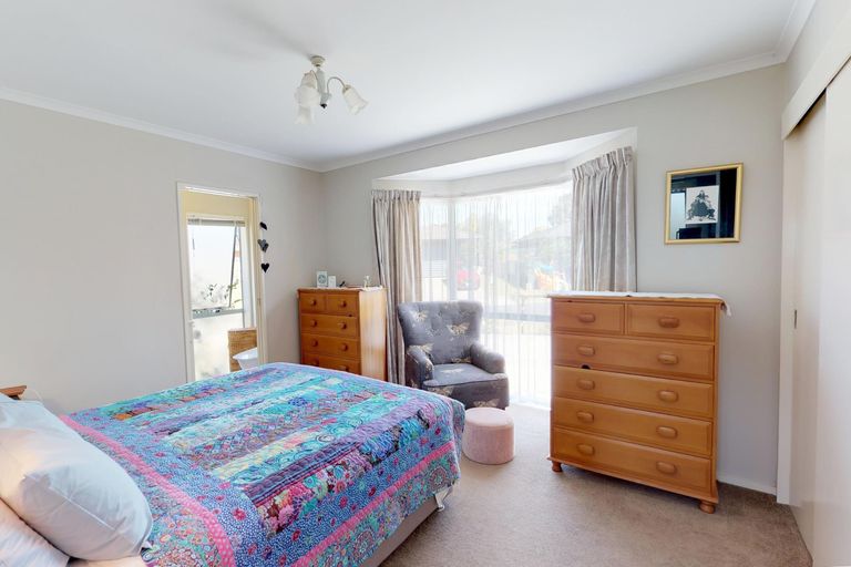 Photo of property in 9 Matilda Place, Weymouth, Auckland, 2103