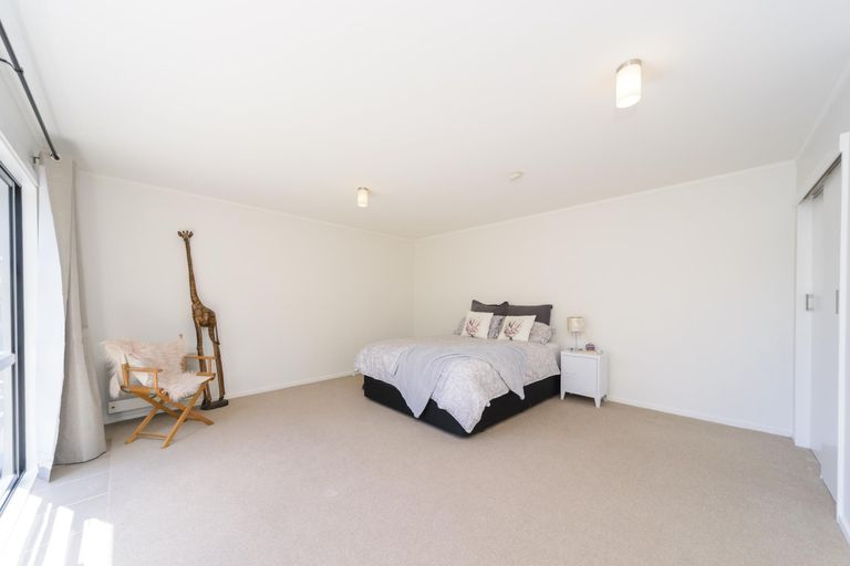 Photo of property in 7 Hillgrove Place, Fitzherbert, Palmerston North, 4410