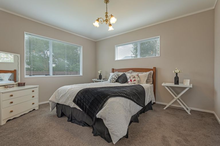 Photo of property in 67 Pacific Drive, Fitzherbert, Palmerston North, 4410