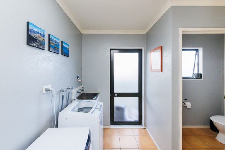 Photo of property in 1 Crewe Crescent, Hokowhitu, Palmerston North, 4410