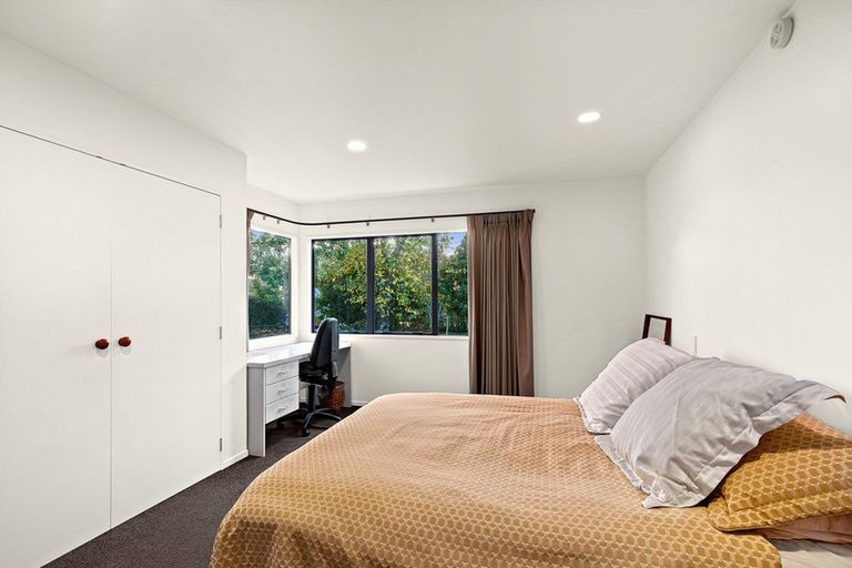 Photo of property in 660 Waitakere Road, Kumeu, 0891