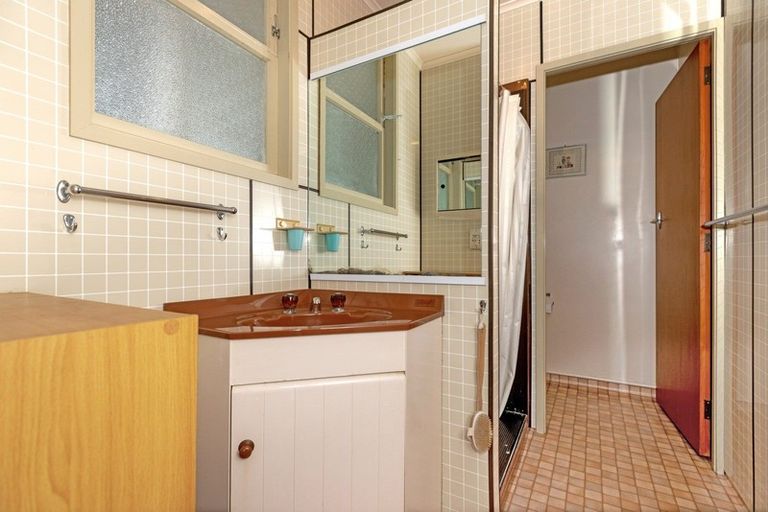 Photo of property in Orange Grove Flats, 2/549 Childers Road, Te Hapara, Gisborne, 4010