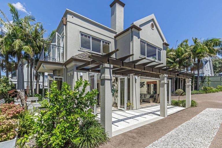 Photo of property in 205a Hurstmere Road, Takapuna, Auckland, 0622