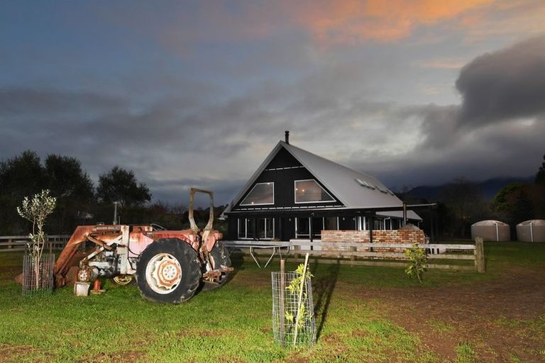 Photo of property in 4 Mangauika Road, Pirongia, Te Awamutu, 3876