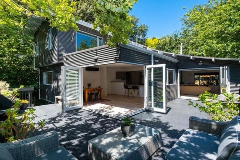 Photo of property in 35 Burns Road, Hospital Hill, Napier, 4110