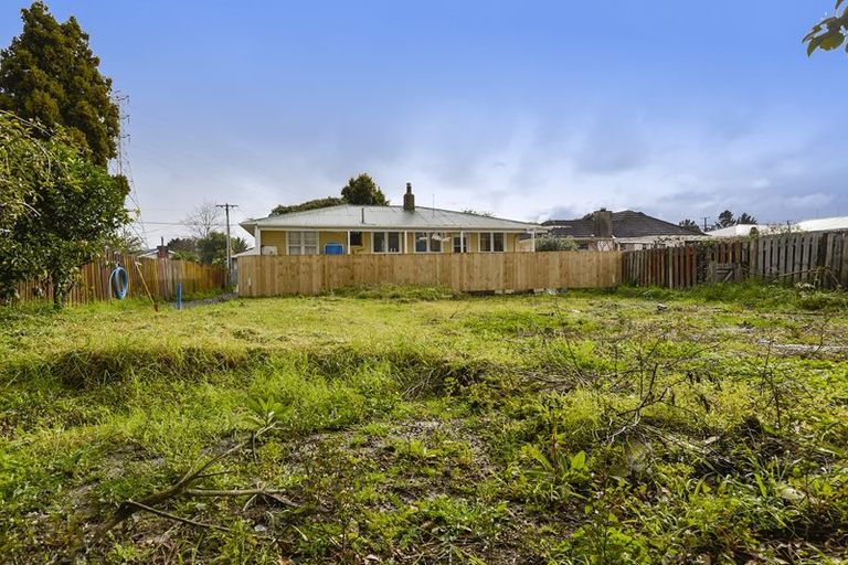 Photo of property in 37a Cobham Crescent, Kelston, Auckland, 0602