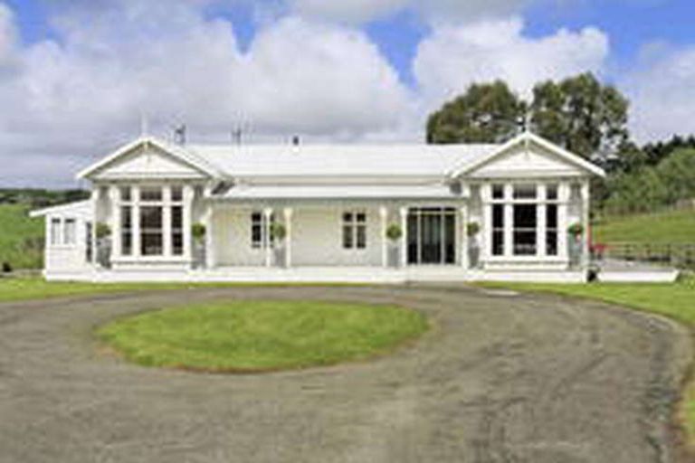 Photo of property in 28 Pomona Road, Kumeu, 0891