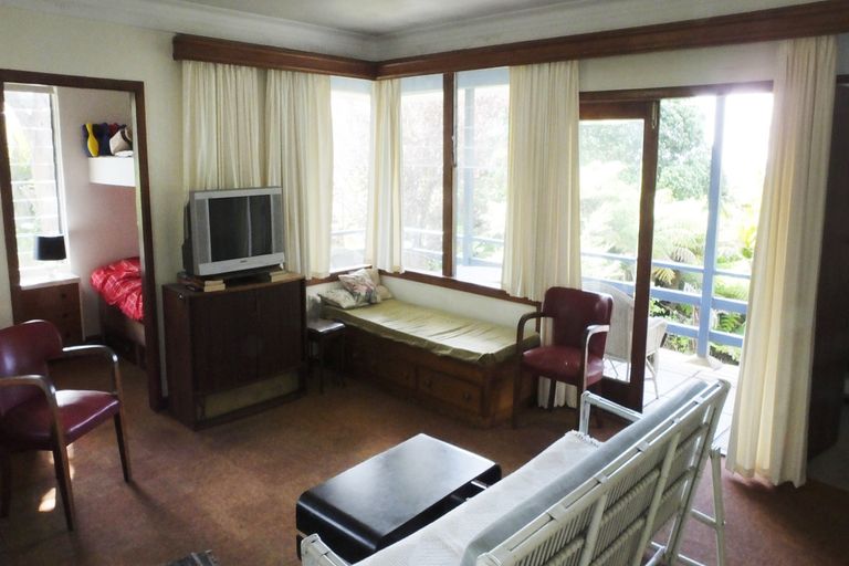 Photo of property in 85 Leigh Road, Leigh, 0985