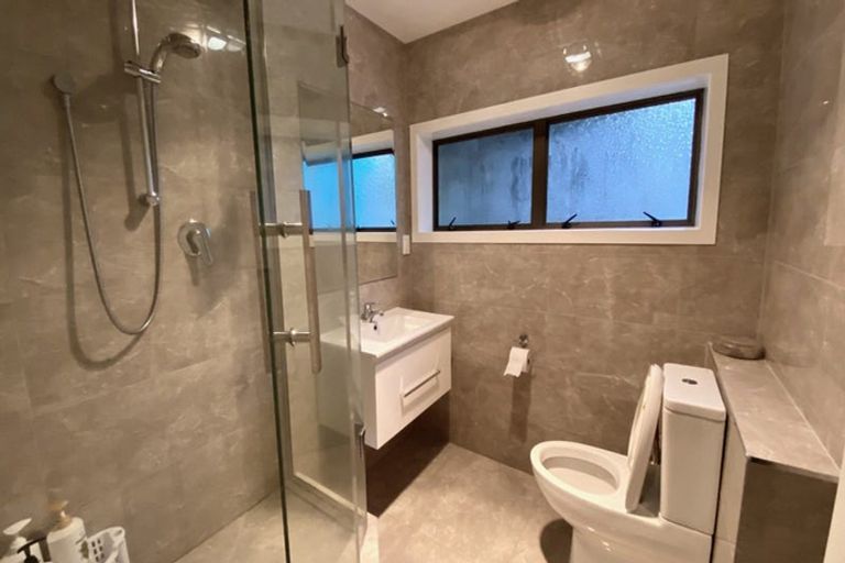 Photo of property in 15 Kingsclere Place, Goodwood Heights, Auckland, 2105