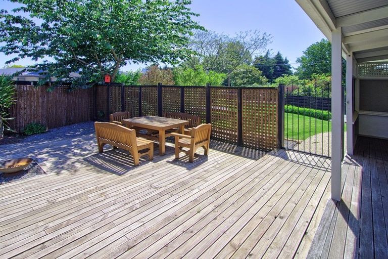 Photo of property in 8 Hughan Place, Carterton, 5713