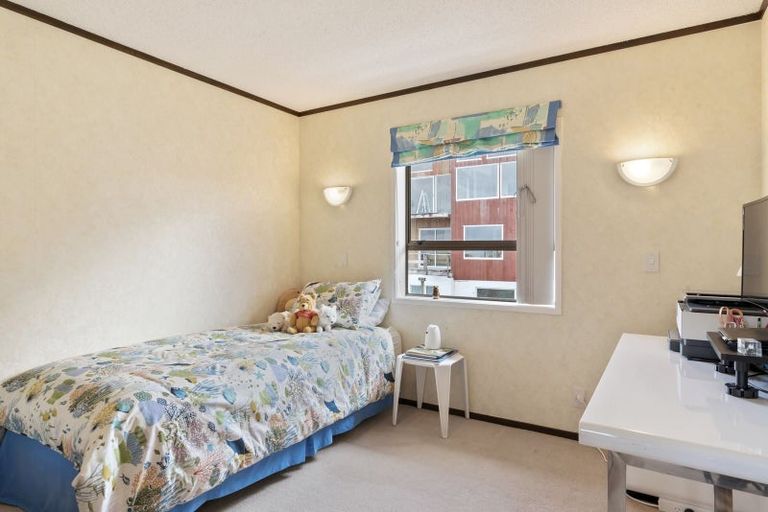 Photo of property in 31 Ridge Road, Waiake, Auckland, 0630