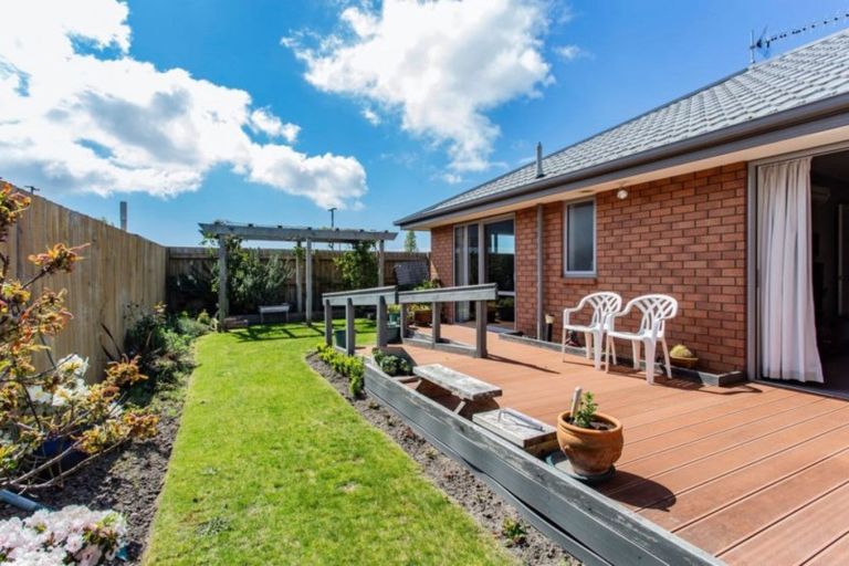 Photo of property in 43 Shortland Street, Wainoni, Christchurch, 8061