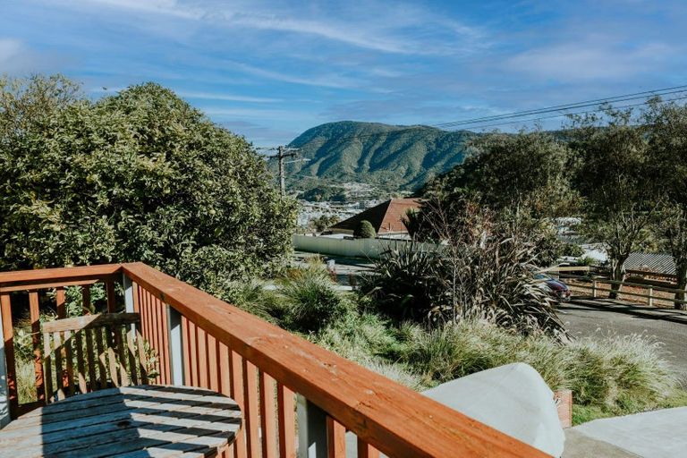 Photo of property in 45 Milton Terrace, Picton, 7220