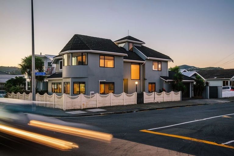 Photo of property in 243 The Esplanade, Petone, Lower Hutt, 5012