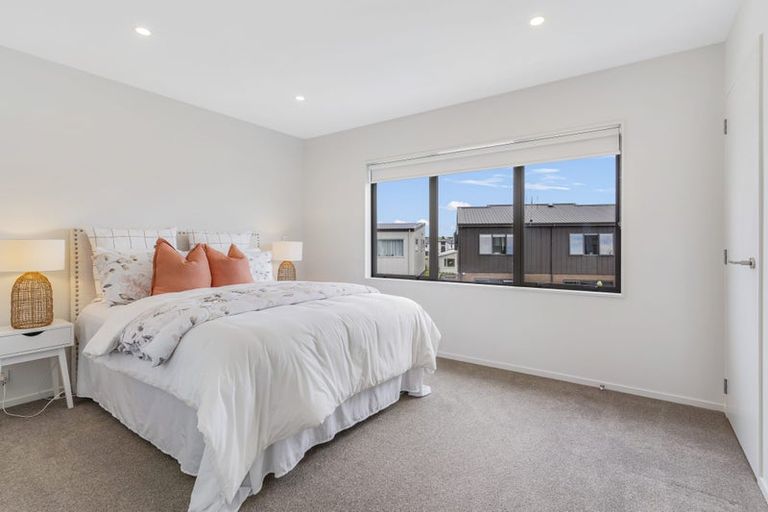 Photo of property in 15 Orona Place, Takanini, 2112