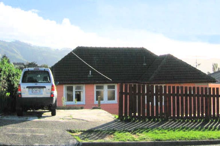 Photo of property in 30 Sievers Grove, Cannons Creek, Porirua, 5024