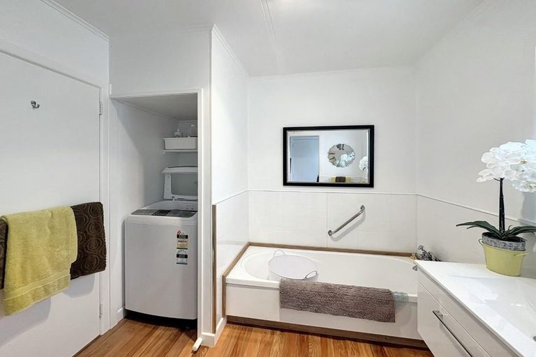 Photo of property in 2 Saint Leonard Street, Saint Johns Hill, Whanganui, 4501