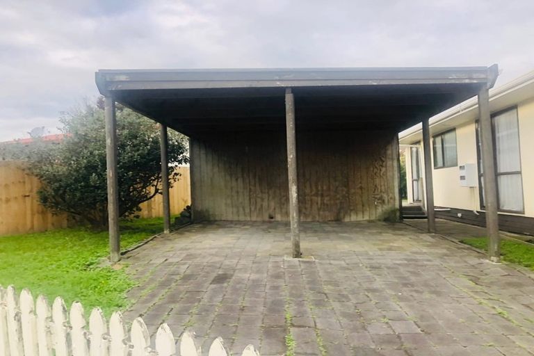 Photo of property in 71 Heathdale Crescent, Papakura, 2110