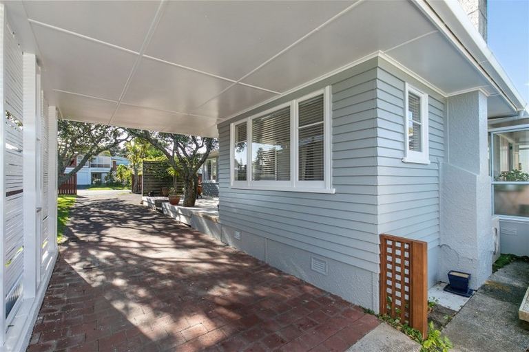 Photo of property in 43 Sylvia Road, Hillcrest, Auckland, 0627