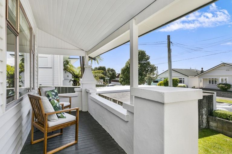Photo of property in 29 Palm Avenue, Lyall Bay, Wellington, 6022