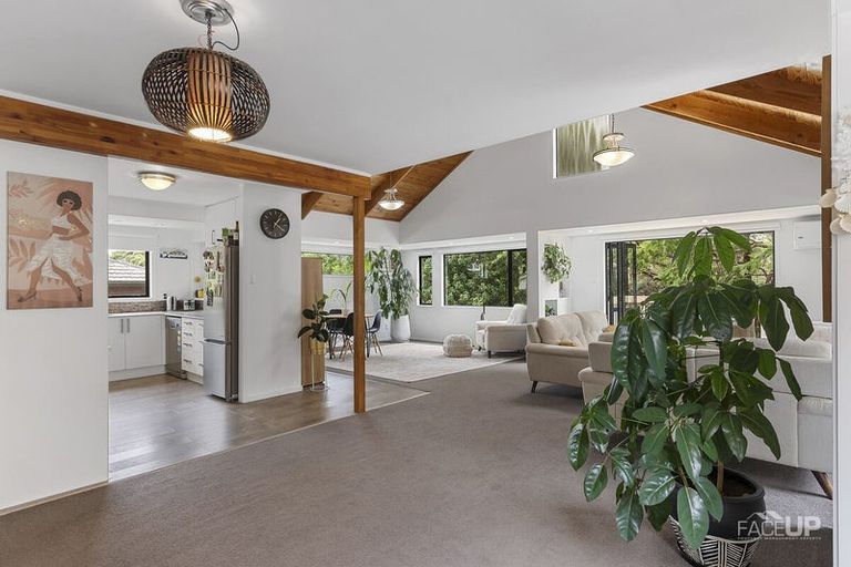 Photo of property in 50 Lagoon Way, West Harbour, Auckland, 0618