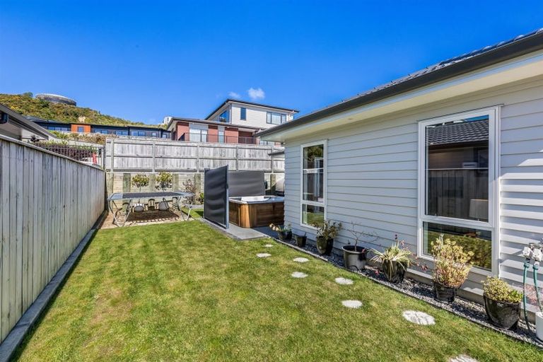 Photo of property in 17 Waitaria Terrace, Aotea, Porirua, 5024