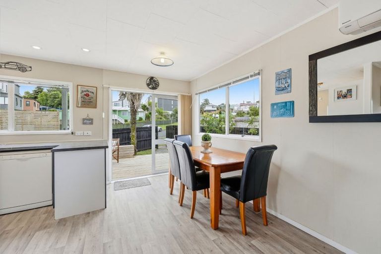 Photo of property in 2/16 Crosby Road, West Harbour, Auckland, 0618
