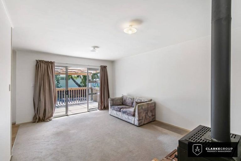 Photo of property in 1/10 Dorendia Place, Clendon Park, Auckland, 2103